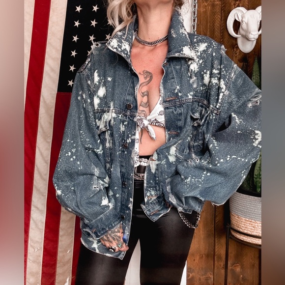 Motley Crüe on vintage Wrangler by TRASHxHAUS - Picture 3 of 9